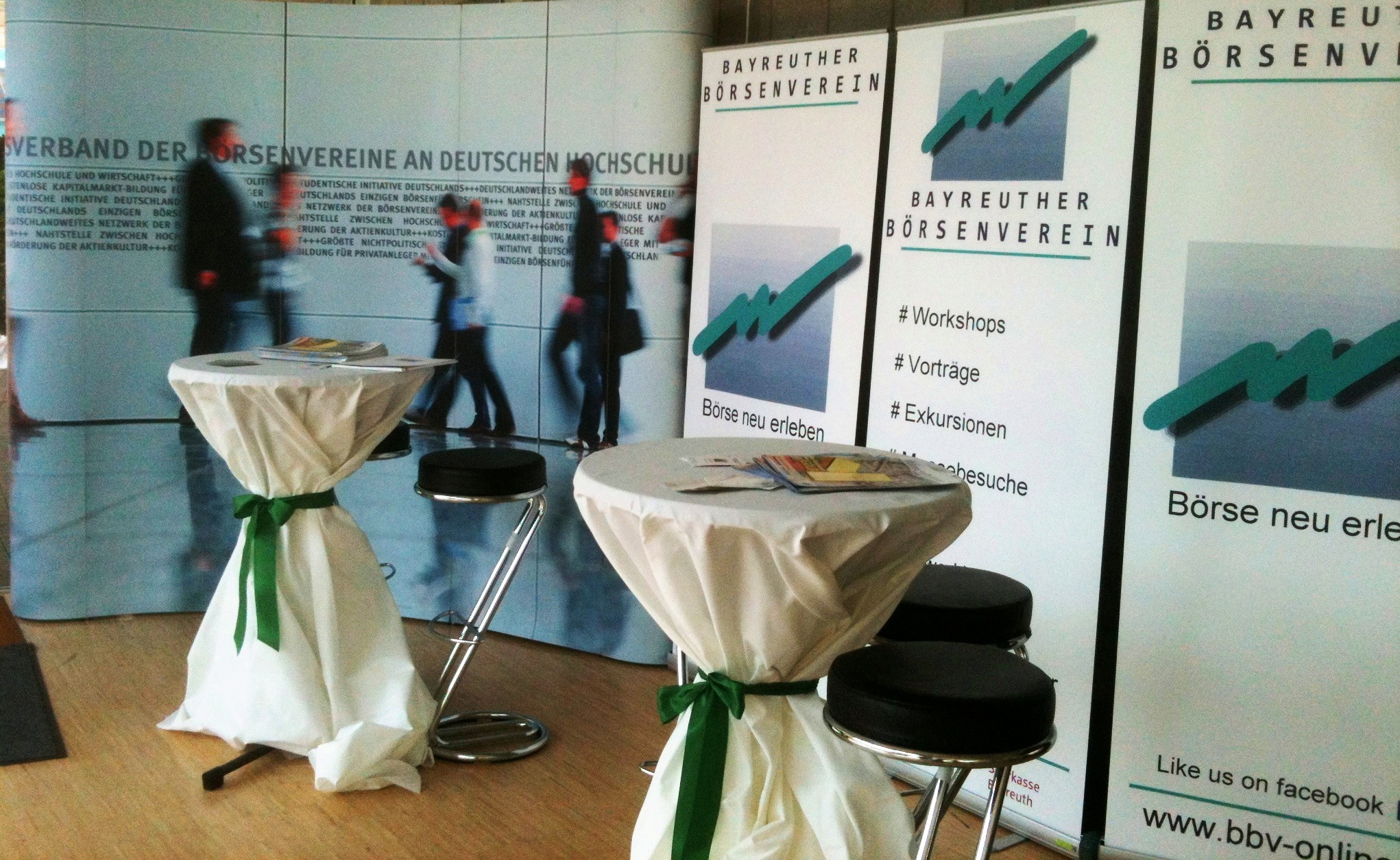 Infostand des Bayreuther Börsenvereins beim Ökonomiekongress 2013 in Bayreuth